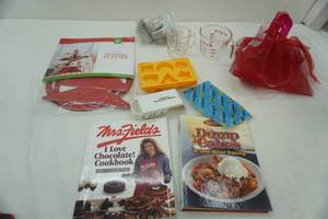 lot 364 image: Pyrex measuring cups