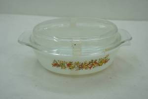 lot 382 image: Anchor Hocking Casserole dish
