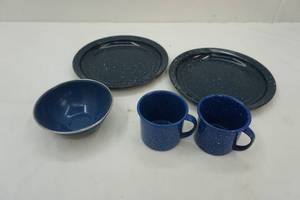 lot 383 image: Enamel camp dishes