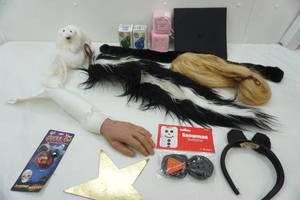 lot 391 image: Wig , skunk tail