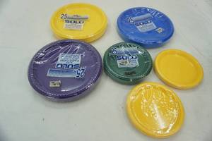 lot 405 image: Solo plates