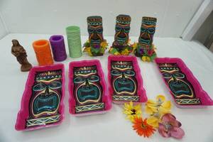 lot 412 image: Tiki Candles, serving trays & other Hawaiian decor