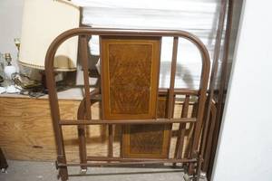 lot 417 image: VintageAntique metal twin bed frame