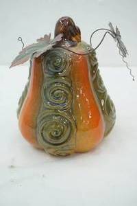lot 425 image: ceramic pumpkin 8.5x6.5