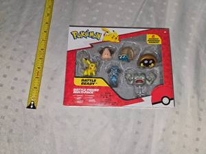 lot 2 image: pokeman 6 figure set