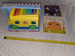 lot 7 image: school bus toy and books