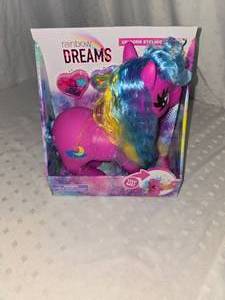 lot 17 image: rainbow dreams unicorn