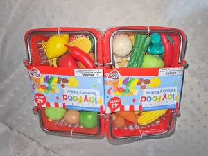 lot 18 image: play food