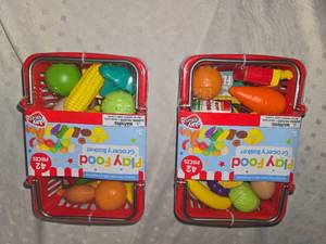 lot 22 image: 2 baskets of play food