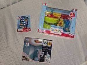 lot 87 image: kids toys and story projector