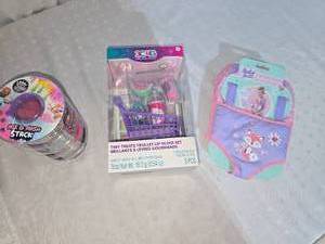 lot 88 image: tiny treats set and other kids toys