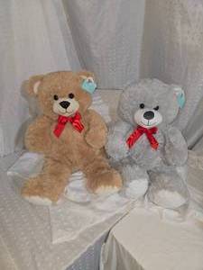lot 121 image: teddy bears