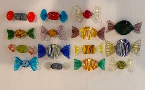 lot 7 image: MURANO Glass Candy