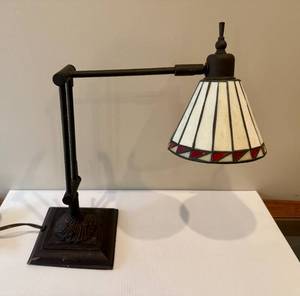 lot 52 image: Tiffany Style Desk Lamp