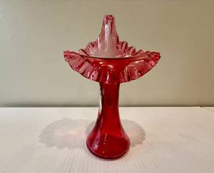 lot 9 image: FENTON Jack in the Pulpit Cranberry Art Glass Vase