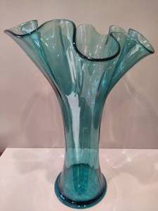 lot 39 image: Large Turquoise Ruffled Vase