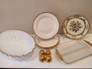 lot 65 image: Assortment of Gold Rimmed Serving PiecesDinnerware