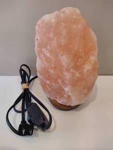 lot 28 image: Himalayan Salt Lamp