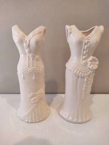 lot 40 image: Ceramic White Dress Vase Set