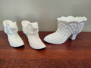lot 17 image: Fenton White Hobnail Glass Slippers