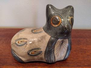 lot 35 image: Mexican Tomala Pottery Cat