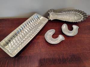 lot 36 image: Metal MoldsDecor