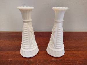 lot 100 image: Pair of Stars & Bars White Milk Glass Vases