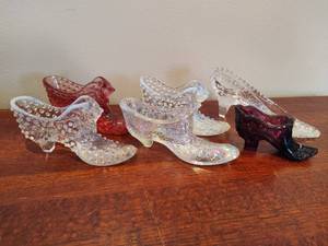 lot 15 image: Fenton Assorted Clear & Amethyst Glass Slippers