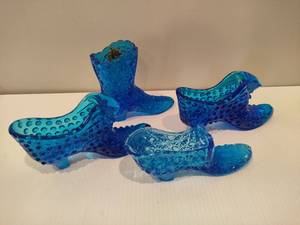lot 14 image: Fenton Blue Glass Slippers