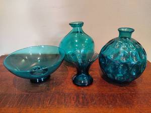 lot 71 image: Turquoise VasesBowls