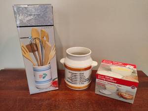 lot 88 image: Misc Useful Kitchen Tools