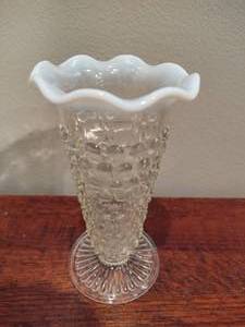 lot 122 image: Vintage Hobnail White Opalescent Vase