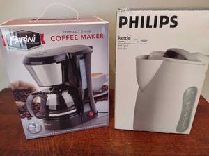 lot 141 image: PARINI Coffee Maker & PHILIPS Cordless Kettle