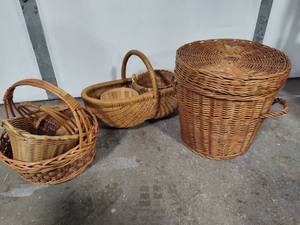 lot 136 image: Lot #1 of Asst Wicker Baskets