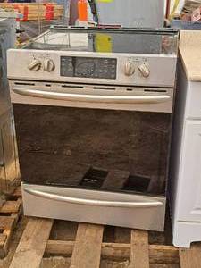 lot 415 image: Frigidaire Gallery Electric Stove FGEH3047VFE