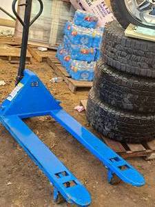 lot 400 image: 5500-lbs Pallet Jack