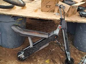 lot 423 image: Vega Viro Scooter  Adjustable - StandingSitting
