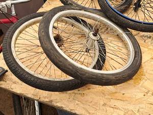 lot 426 image: Lot of (2) Bicycle Tires on Front and Rear Rims