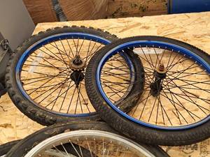 lot 427 image: Lot of (2) Bicycle Tires on Front and Single Speed Rear Rims