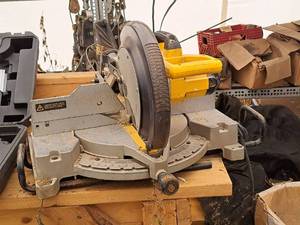 DeWalt® 12" Compound Miter Saw DW705