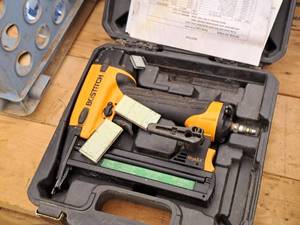 lot 441 image: Bostitch 18-GA Air 732 Crown Nailer SX1838 with Case