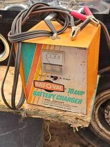lot 452 image: Ray-O-Vac 6V12V 10 Amp Solid State Battery Charger