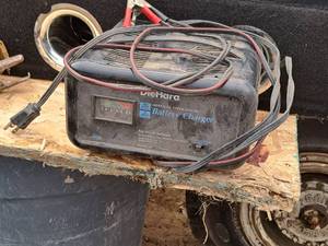 lot 453 image: Diehard Manual 12V 102 Amp Battery Charger 200.31221