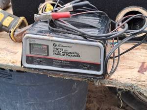 lot 454 image: Schumacher 12V 21275 Amp Fully Automatic Battery Starter Charger