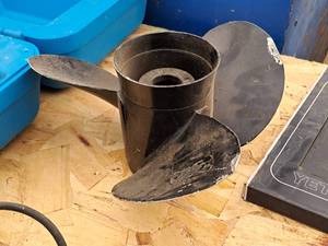 lot 459 image: 13 J 14.5x19P Boat Motor Propeller