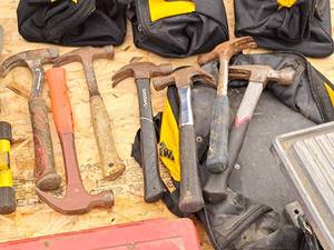 lot 476 image: Lot of (7) Assorted Claw Hammers