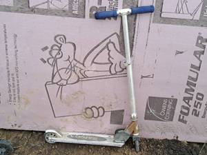 lot 497 image: Razor Scooter