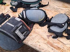 lot 490 image: 2 Sets of Knee Pads and Husky Tool Belt