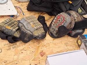 lot 491 image: Lot of (2 Sets) Husky Knee Pads