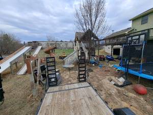lot 512 image: Playground  2 Story